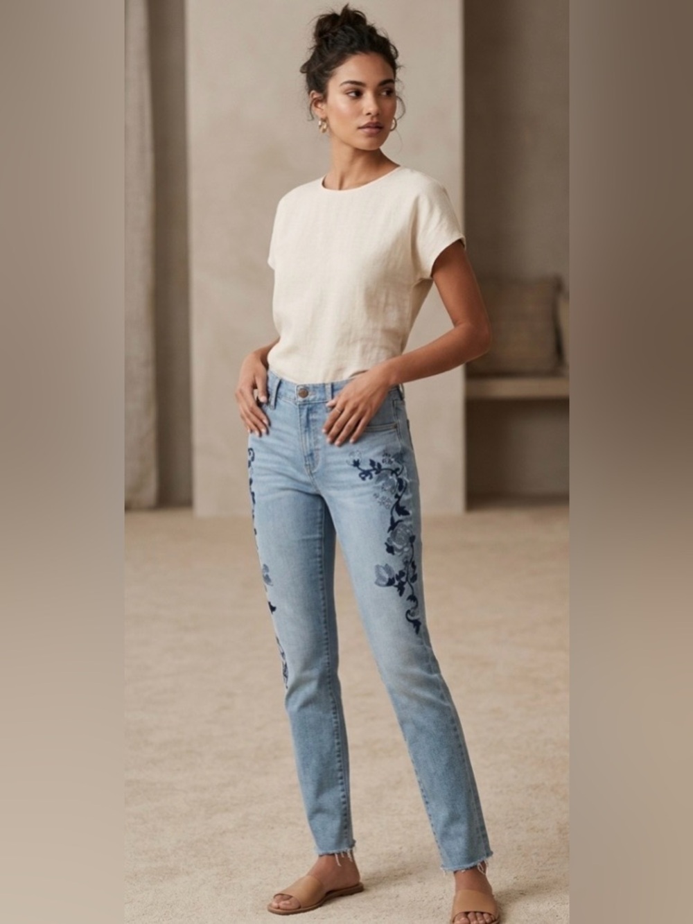 NWOT Aqua Light Blue Straight Leg Jeans with Blue Floral Embroidery Waist 27
